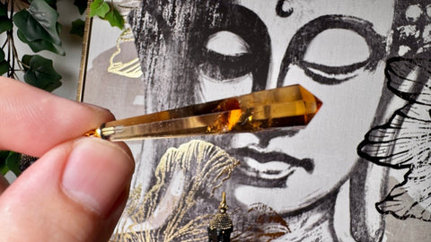 Real vs fake citrine crystal side-by-side comparison with colour and shape differences – Crystals & Reiki.