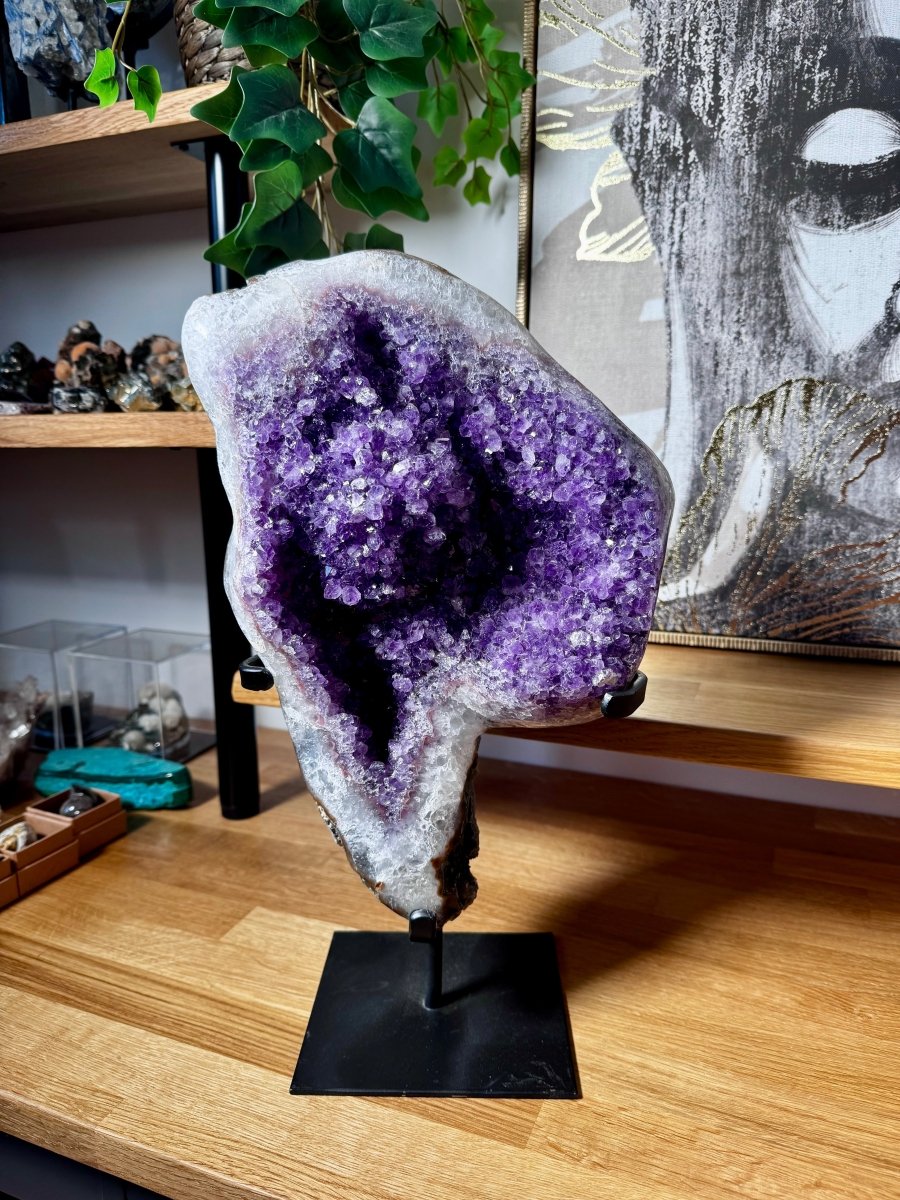 Amethyst Properties - Crystals & Reiki