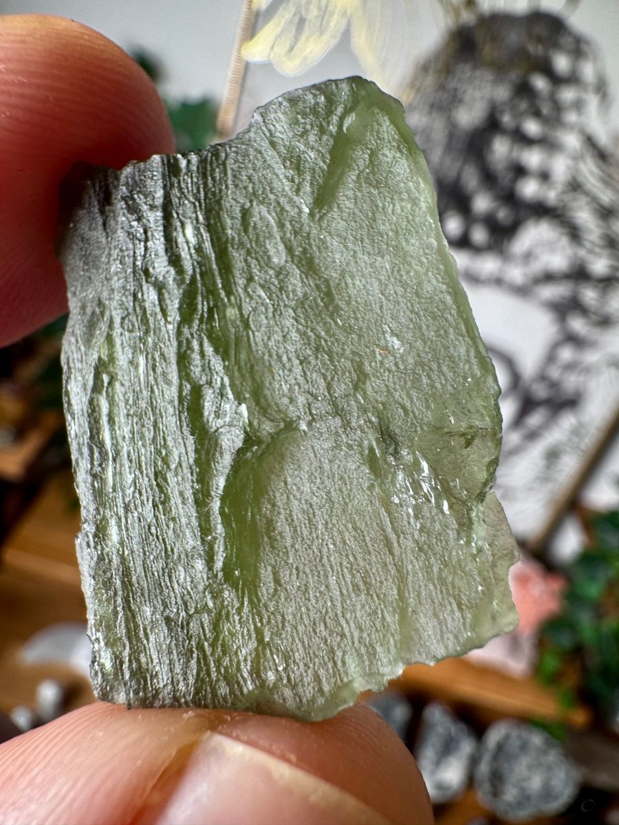 How to Tell if Moldavite Is Real: A Complete Guide - Crystals & Reiki