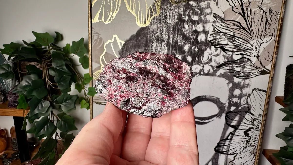 January Birthstone Meaning & Healing Properties – Garnet Crystal Guide - Crystals & Reiki