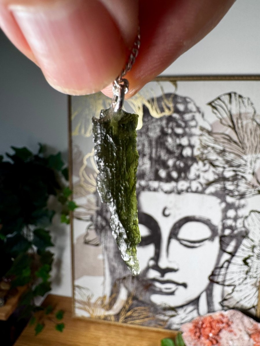 Moldavite Jewellery: Necklaces, Rings, and Spiritual Adornments - Crystals & Reiki