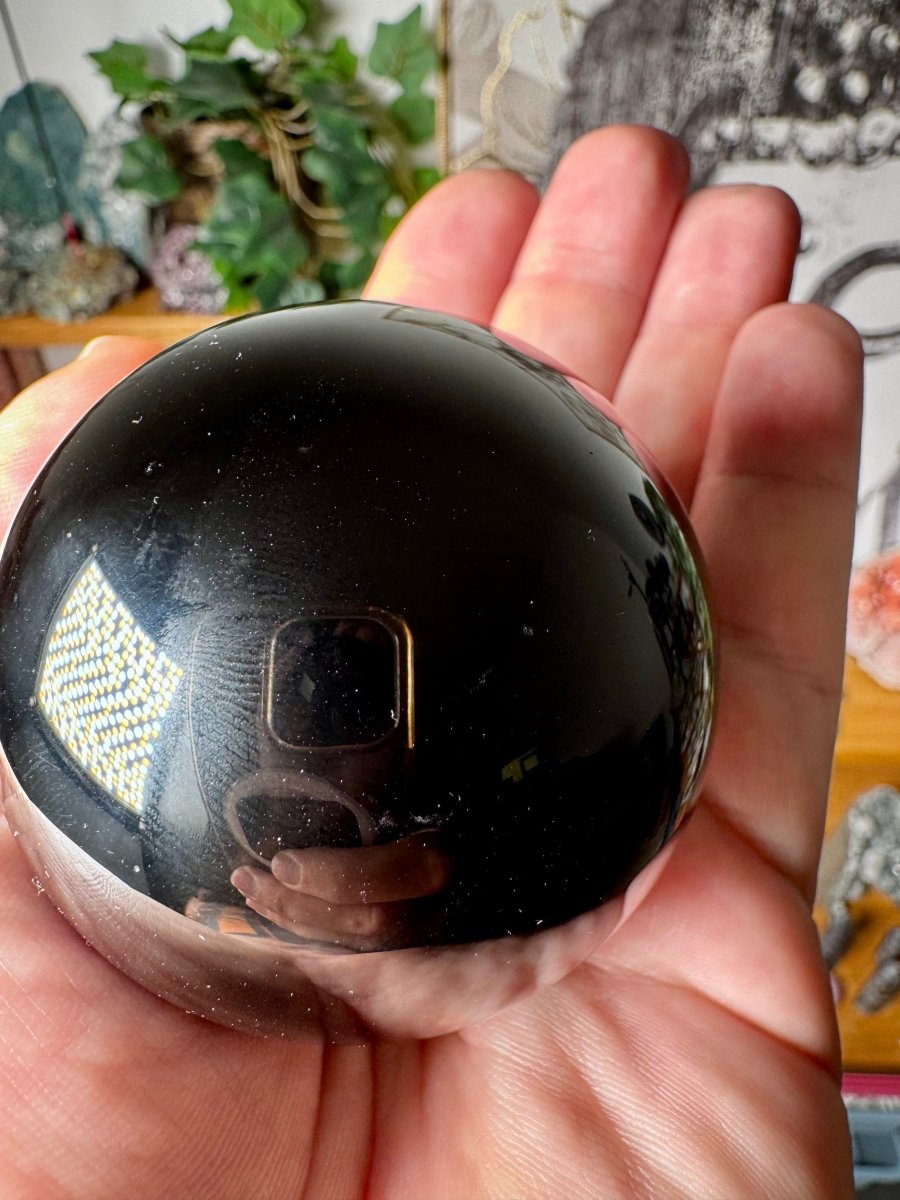 Obsidian Crystal Meaning and Benefits Explained | Crystals & Reiki