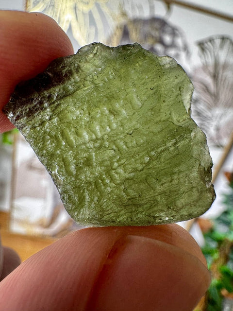 What Is Moldavite? Properties, Meaning, and Healing Uses - Crystals & Reiki