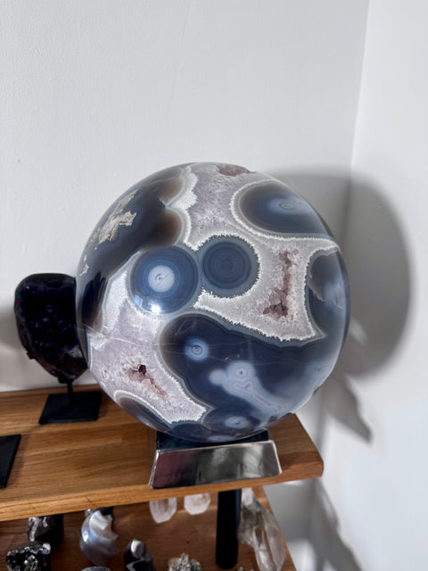 Huge Blue Agate with Amethyst Sphere – Raises Spiritual Vibration – 30kg - Crystals & Reiki