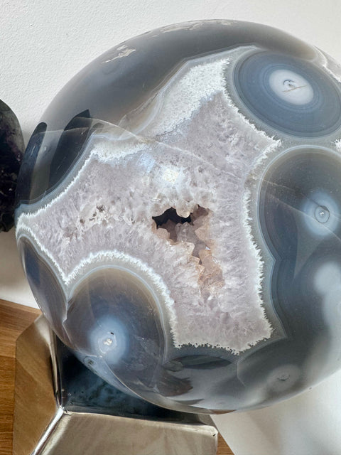 Huge Blue Agate with Amethyst Sphere – Raises Spiritual Vibration – 30kg - Crystals & Reiki