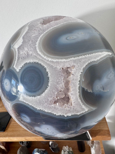 Huge Blue Agate with Amethyst Sphere – Raises Spiritual Vibration – 30kg - Crystals & Reiki