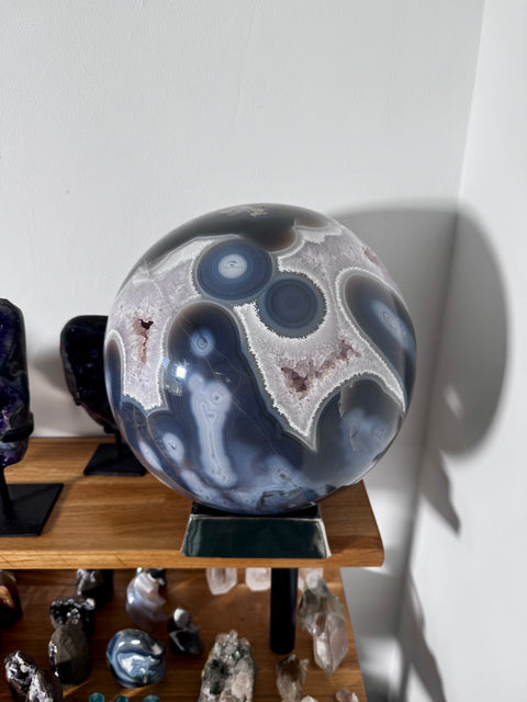 Huge Blue Agate with Amethyst Sphere – Raises Spiritual Vibration – 30kg - Crystals & Reiki