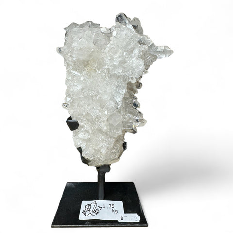 Elegant Quartz Clusters with Display Stands for Home Decor