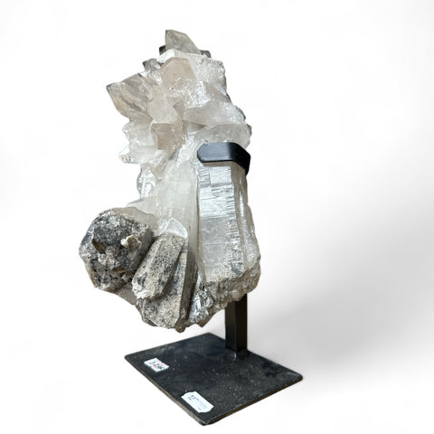 Elegant Quartz Clusters with Display Stands for Home Decor