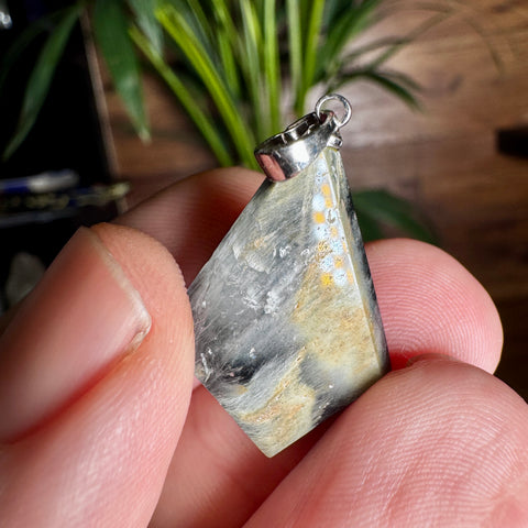 Rare AA Grade Blue Tara Quartz Diamond Pendant in 925 Sterling Silver