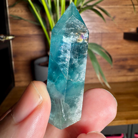 Blue Fluorite Point: Cleansing and Stabilisation – 38.1g
