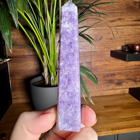 Lilac Lepidolite Obelisk: Tranquillity and Balance – 85g / 11.3cm - Crystals & Reiki