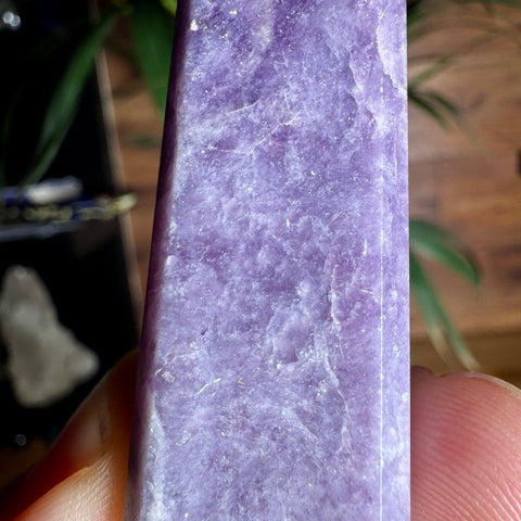 Lilac Lepidolite Obelisk: Tranquillity and Balance – 85g / 11.3cm - Crystals & Reiki
