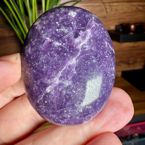 Premium Lepidolite Palmstones: Stress Relief & Tranquillity - Crystals & Reiki