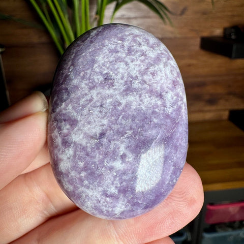 Premium Lepidolite Palmstones: Stress Relief & Tranquillity - Crystals & Reiki
