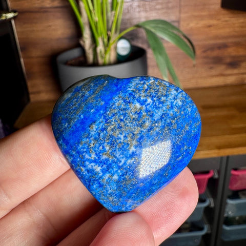 Lapis Lazuli Heart: The Stone of Inner Truth – 4.2cm / 61g - Crystals & Reiki