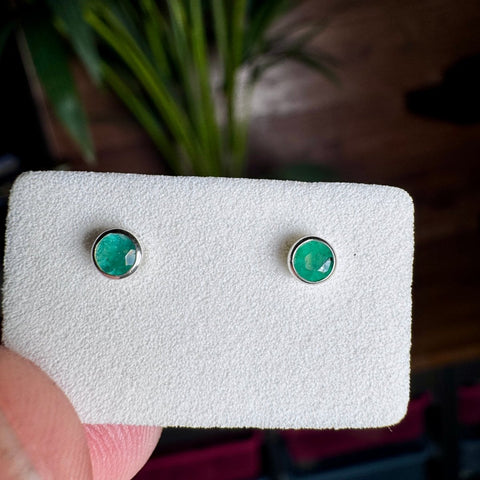 Emerald Stud Earrings: Wisdom and Daily Elegance (925 Sterling Silver) - Crystals & Reiki